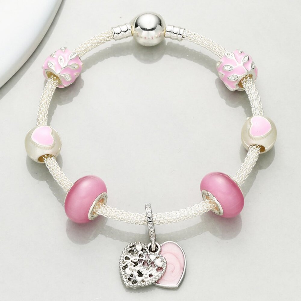 Pink heart-shaped pendant bracelet